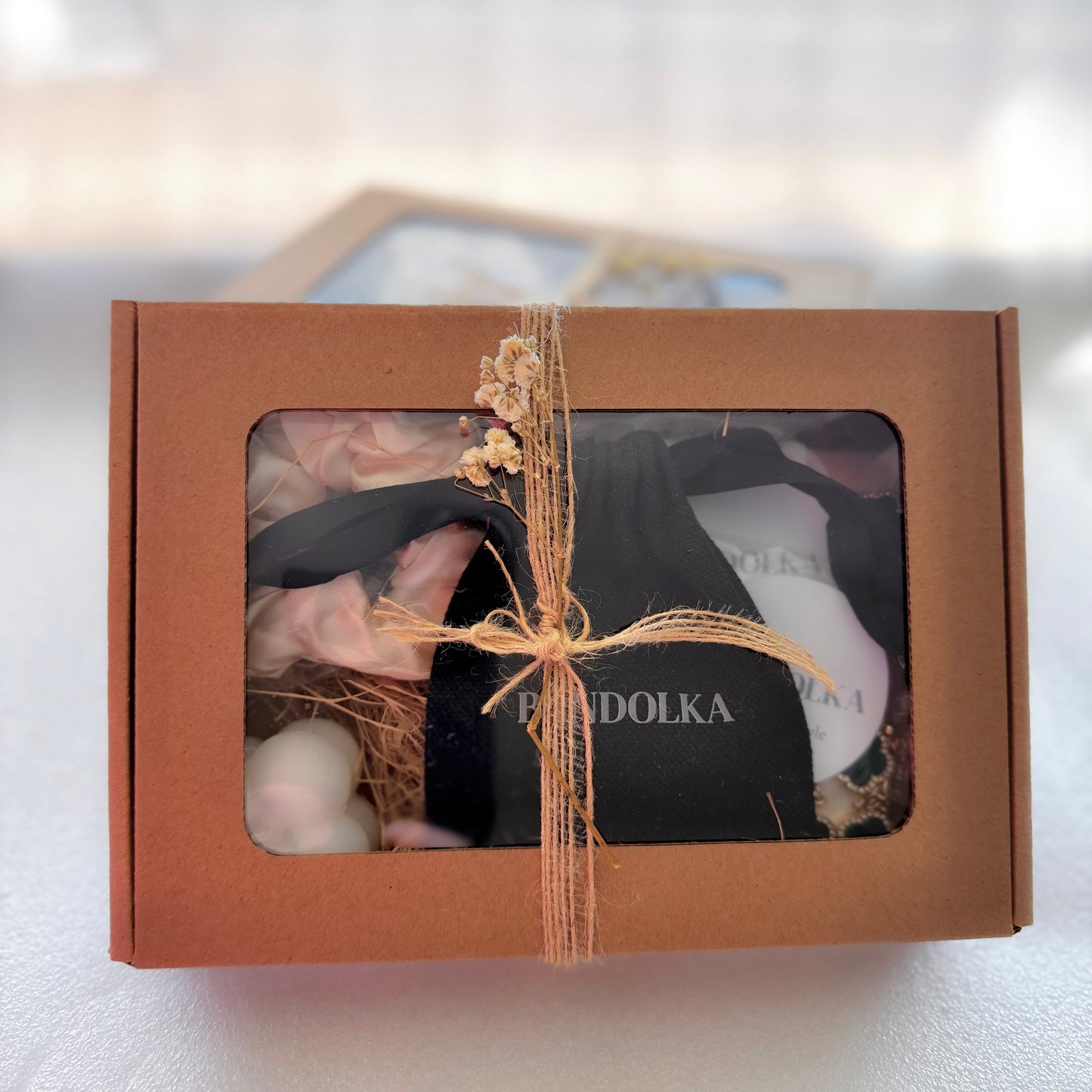 BANDOLKA gift box with green necklace and bracelet
