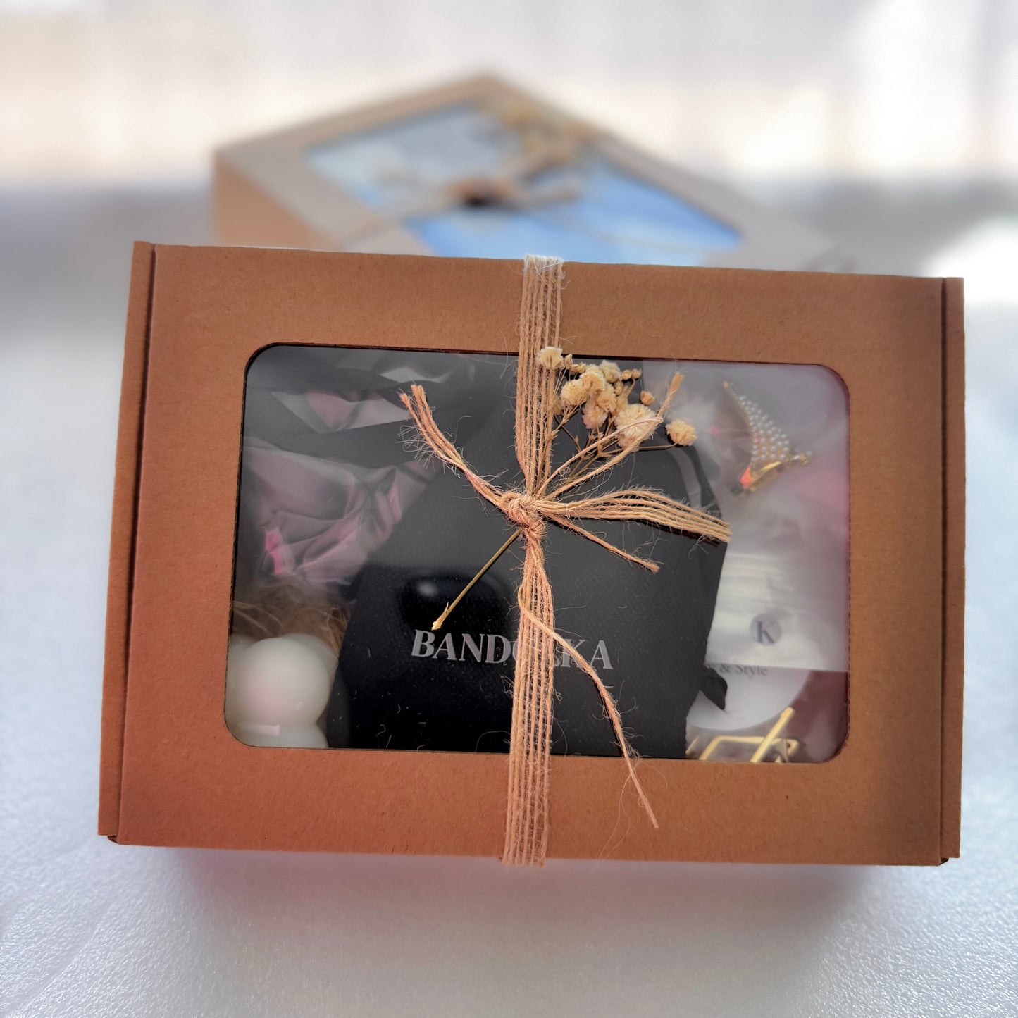 BANDOLKA gift box with statement earrings