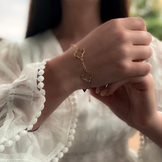 Minimal Wave Bracelet