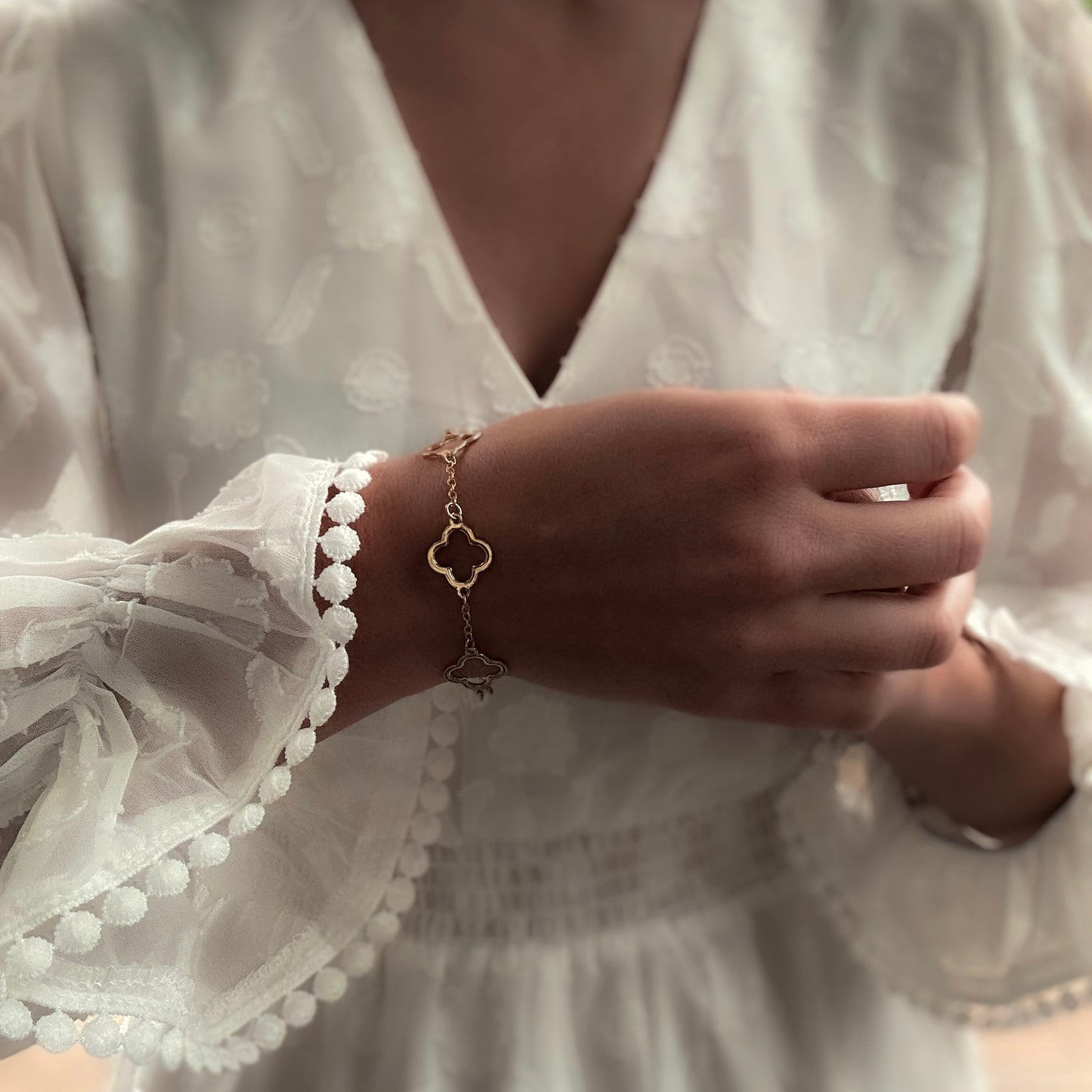 Minimal Wave Bracelet